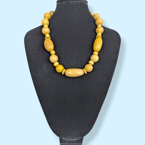 V. 1940s Beetle Plastic Beaded Necklace - Picture 1 of 6